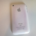 This photo shows an IPHONE 3GS with pinkish discoloration